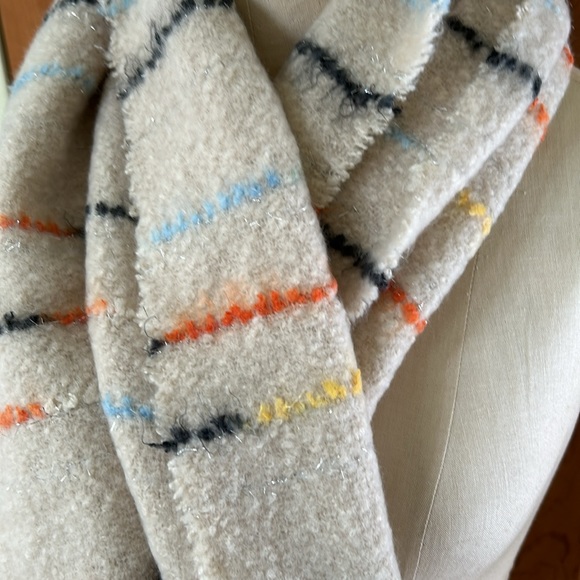 NWT Fringed Scarf in earthy colors with silver flecks. 100% Acrylic, never worn. - Picture 6 of 10